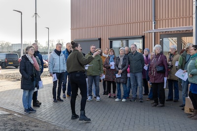 Lange rijen voor de noodopvang van Zierikzee: open huis voordat asielzoekers komen