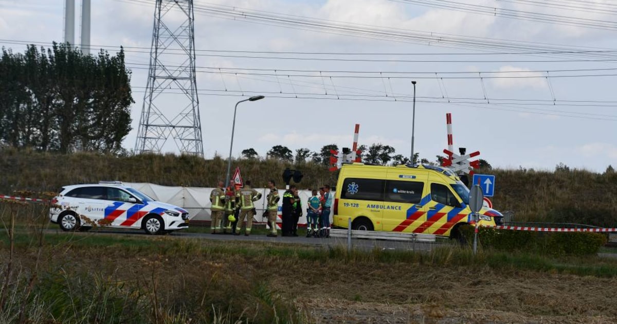 Persoon overleden na aanrijding op spoor in Krabbendijke: geen treinen tussen Vlissingen en Roosendaal.