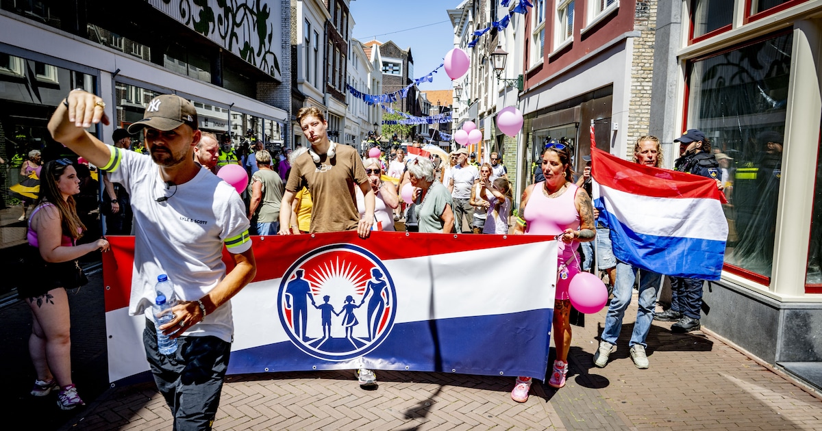 Weinig animo voor anti-azc-protest in Schiedam, één persoon aangehouden