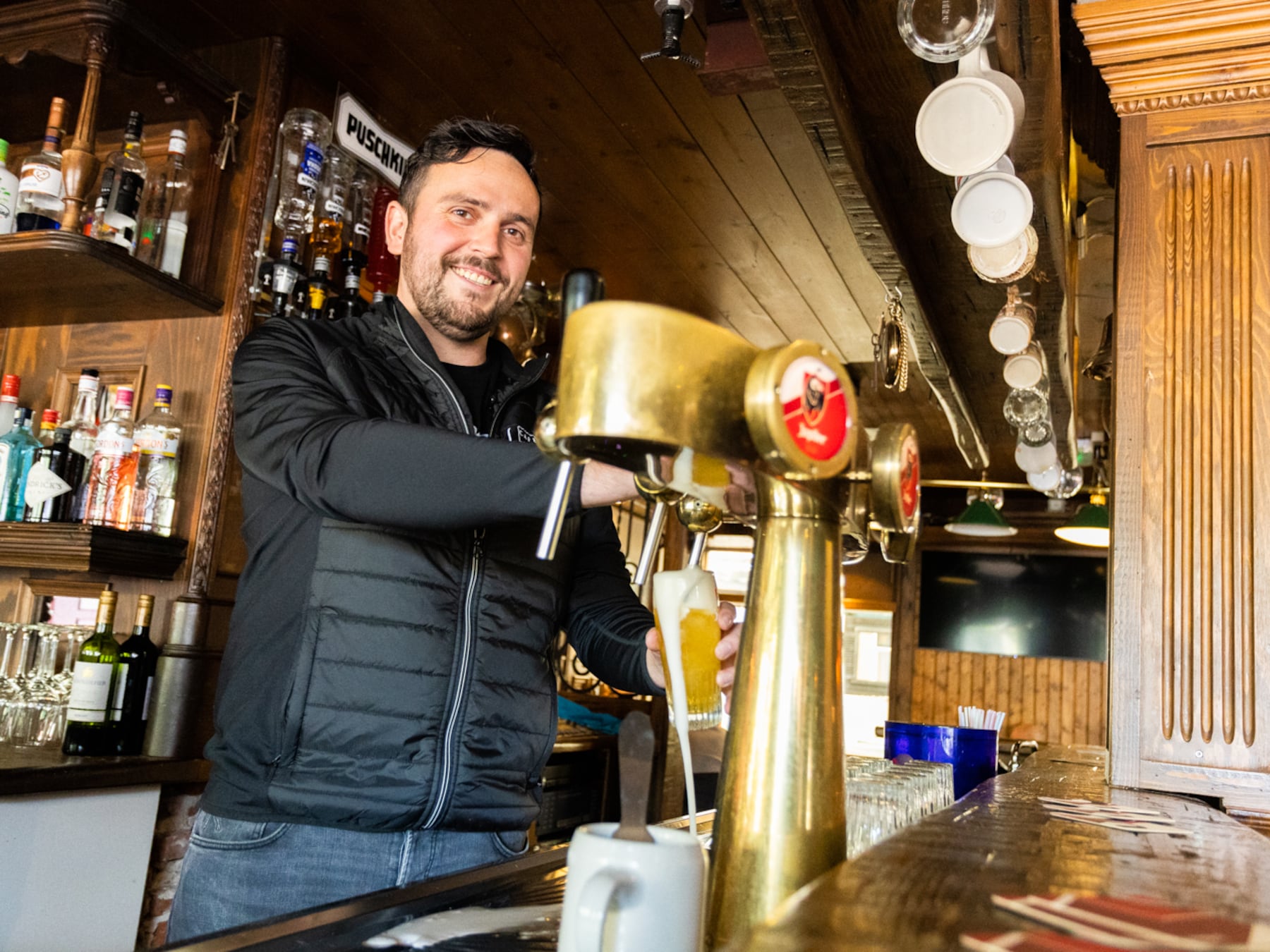 Tom Vael gaat als nieuwe kroegbaas van café Lazarus voor zijn passie