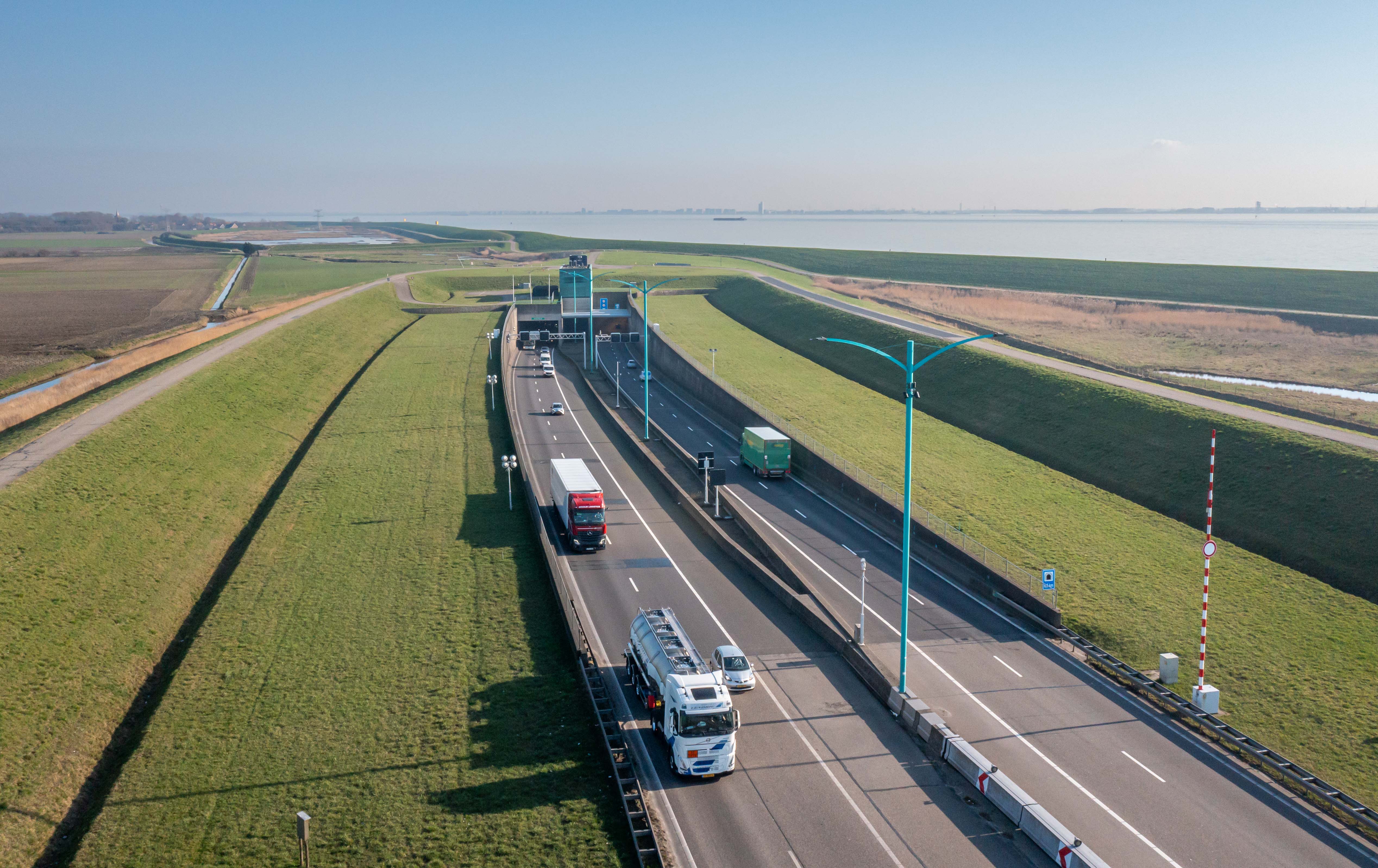 ‘Snap ik goed dat ik als gewoon burger straks geen enkel recht heb om door de Westerscheldetunnel te