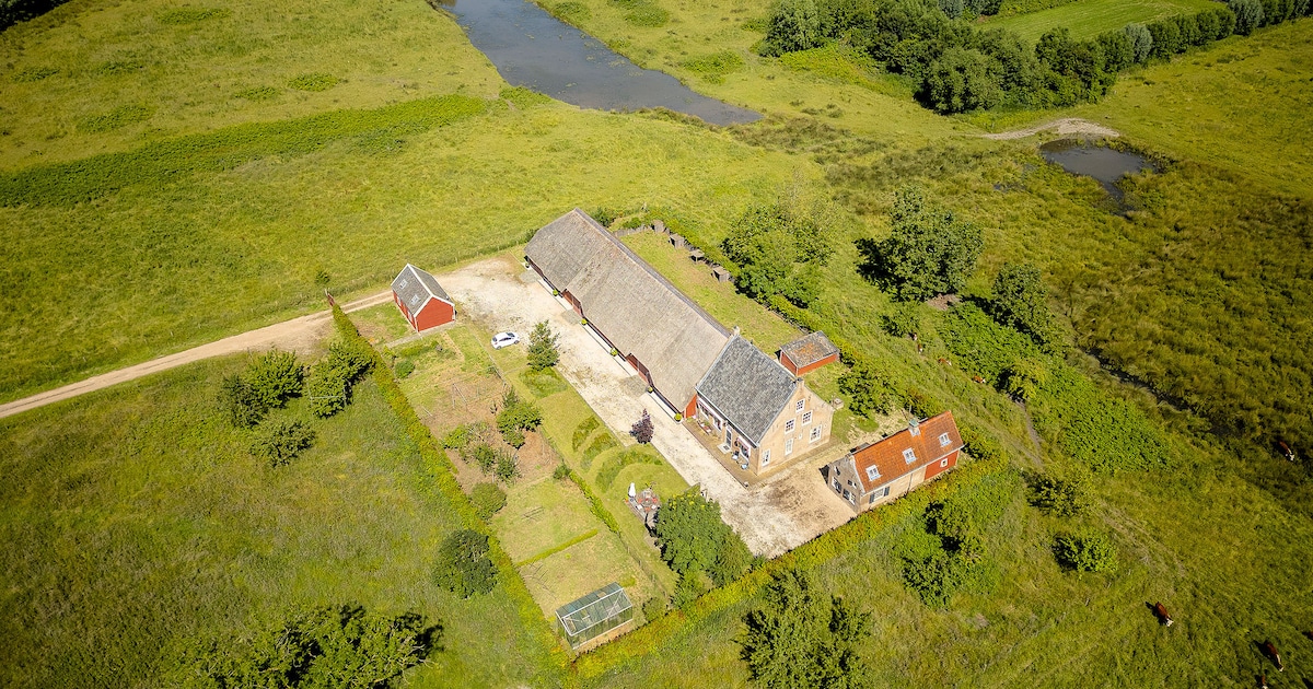 Na vierenhalf jaar en halve ton korting is monumentale boerderij in Kwadendamme nog steeds niet verk