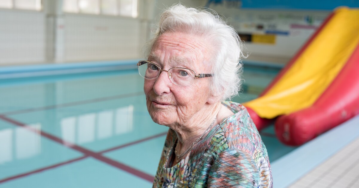 Onvermoeibaar beklimt íedereen de barricades voor zwembad Dol-fijn. Het bad viert z'n vijftigste ver