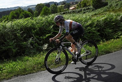 Française soleert naar zege in bergrit Tour de France Femmes, geen aanval van Demi Vollering op gele trui