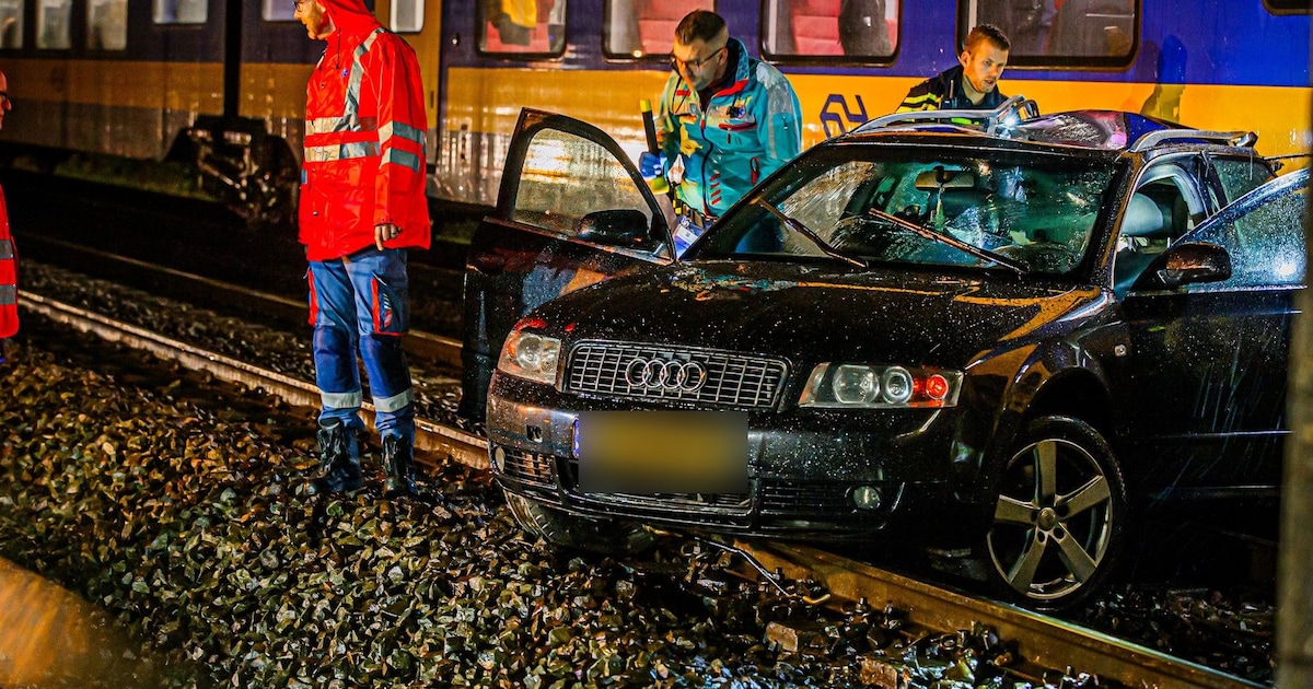 Trein botst tegen auto in Boxtel, bestuurder was onder invloed en is aangehouden