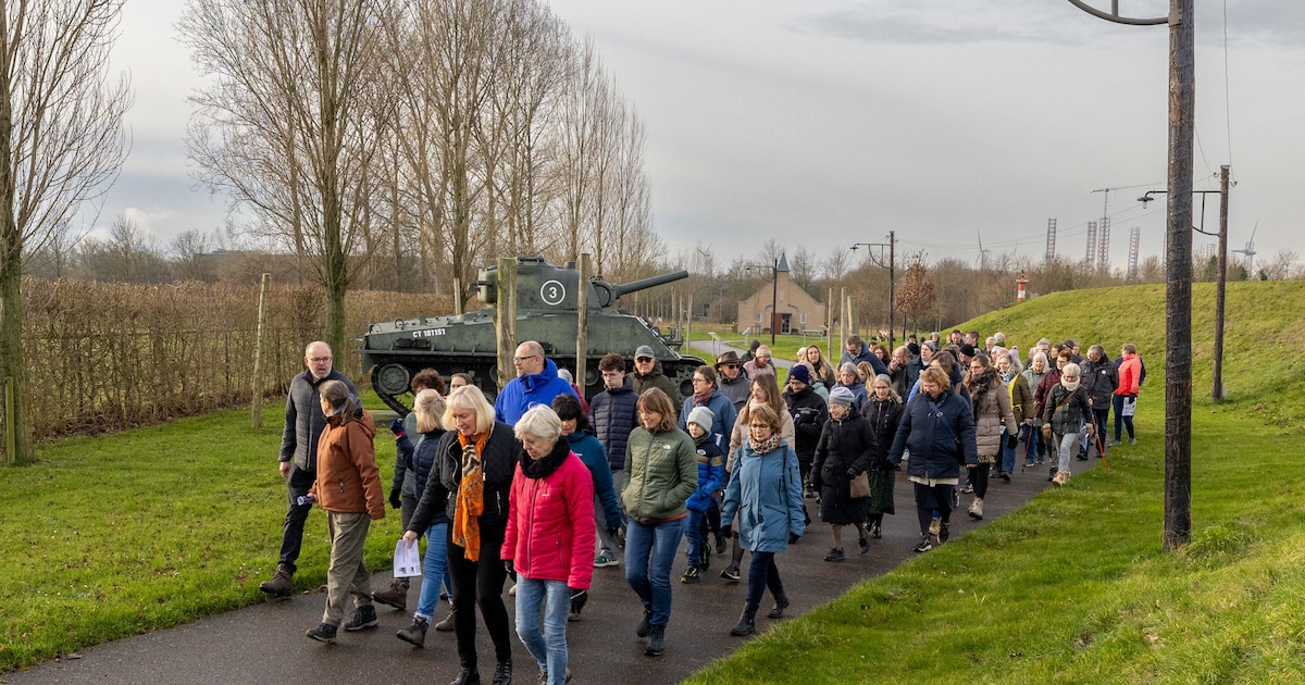 Razend druk bij derde van vijftien herdenkingswandelingen Slag om de Schelde