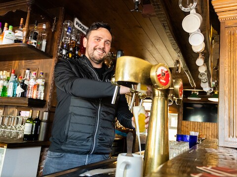 Tom Vael is de nieuwe kroegbaas van café Lazarus. 