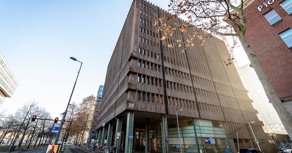 Betonnen kantoor aan de Blaak wordt toch niet gesloopt: ‘Een karakteristiek pand’ | Rotterdam